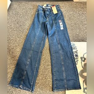 Women’s Levi’s 318 Shaping Wide Leg with tags